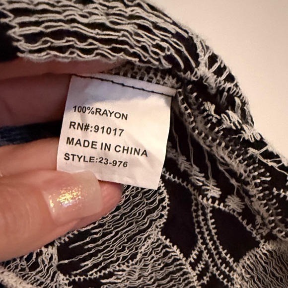 Black and White Floral Blouse - Picture 5 of 5